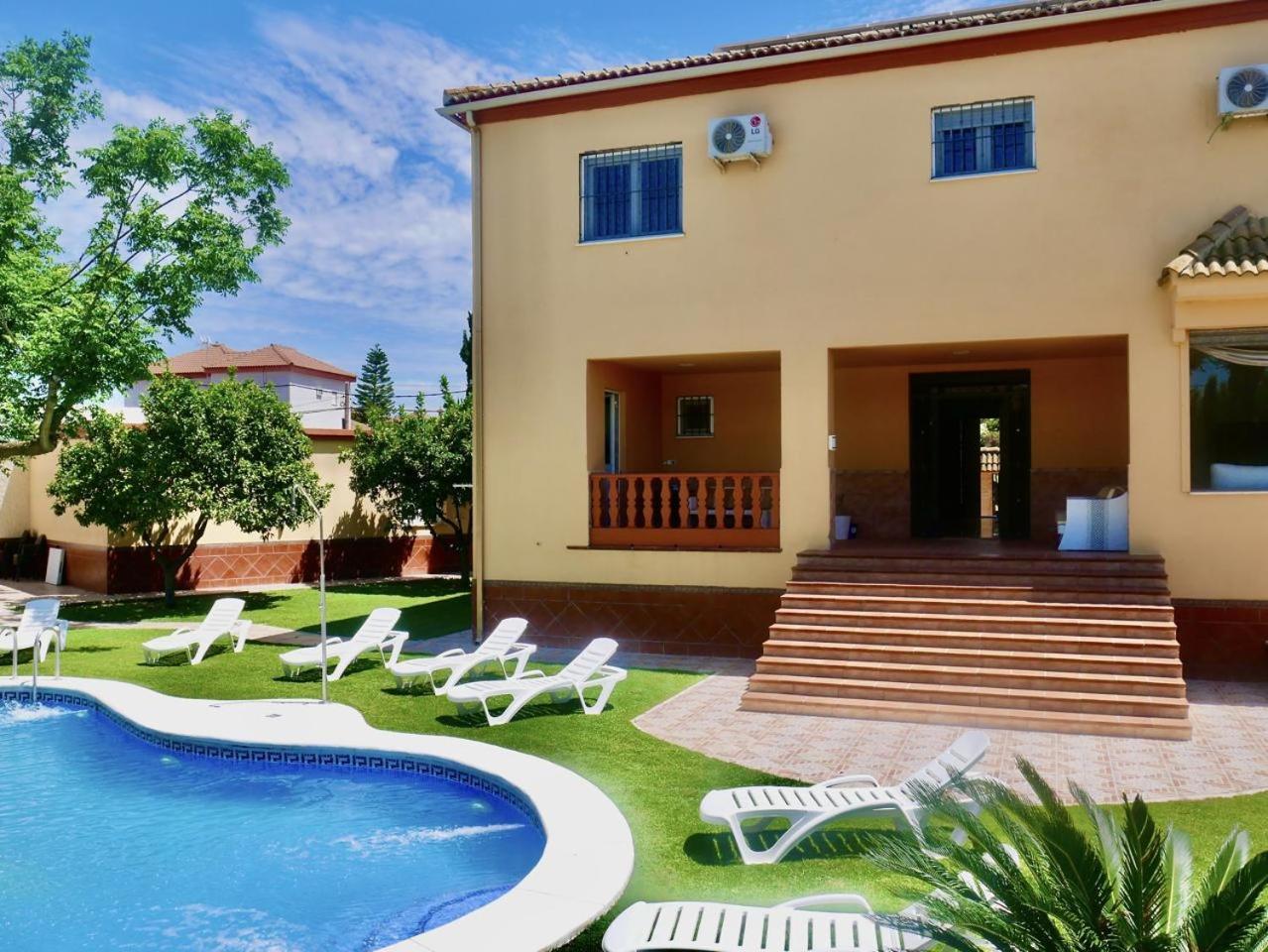 Private Pool! Your Oasis In Sevilla! Bbq! Villa