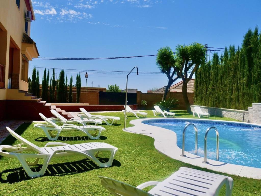 Villa Private Pool! Your Oasis In Sevilla! Bbq!